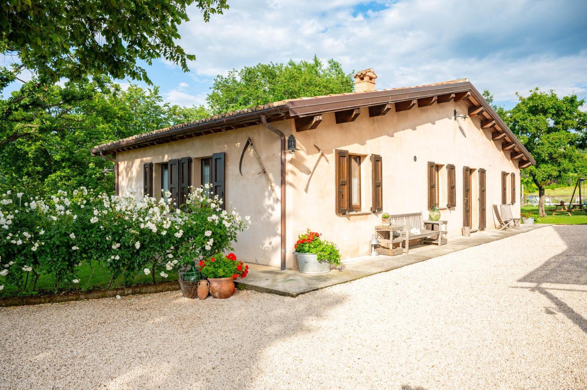 Agriturismo Il Castellaro Sassoferrato Exterior photo